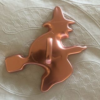 Vtg Aluminum Cookie Cutter Halloween Witch Riding Broom Copper Color 4” X 5”