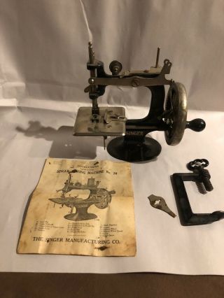 Antique Singer Model 20 Cast Iron Hand Crank Sewing Machine W/ Instructions