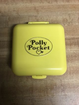 Polly Pocket MIDGE’S PLAY SCHOOL Yellow Compact 1989 Vintage Bluebird Complete 3