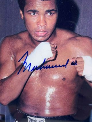 Hand Signed Muhammad Ali Autographed 4x6 Photo On A 9x11 Matte Frame W/coa