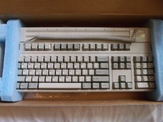 Vintage Mechanical Keyboard Mac 101E w/ box with connector. 2