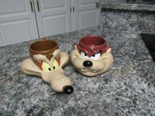 Vintage Wile E.  Coyote,  Taz 1993 Mug Warner Bros Looney Tunes 2 Plastic Cups