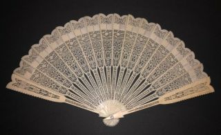 Rare Antique French Empire Arrow Shaped Filigree Carved Brise Fan