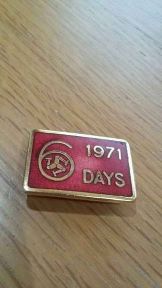 Vintage 1971 Isle Of Man (iom) Tt 6 Days Manx Races Enamel Badge