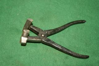 Vintage C.  S.  Osborne Upholstery Leather Stretching Pliers Jaws Tool Inv Vd15