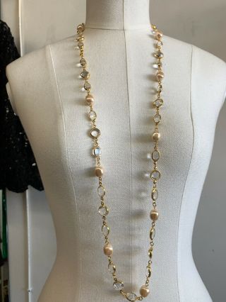 Vintage Unsigned Costume Gold Tone Faceted Lucite Faux Pearl Bezel Necklace