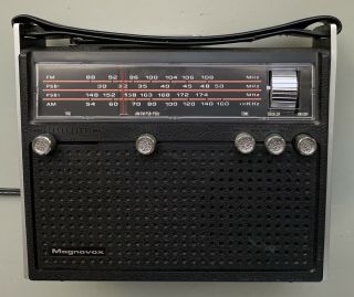 Vintage Magnavox Portable Radio Model Re3092 Am/fm/psb1/psb2 Bands,  Ac/dc,