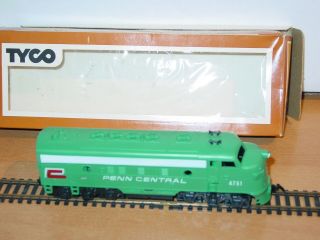 Vintage Train Ho Scale Tyco 224r:1200 Penn Central Powered Lighted Diesel Engine