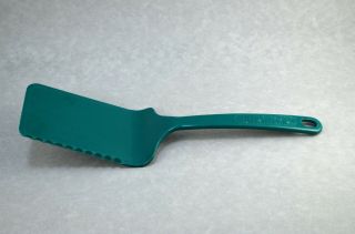 Vintage Robinson Knife Co.  Usa Ultratemp Green Serrated Server Spatula 11 ½”