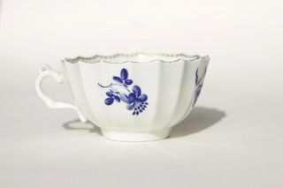 Antique English c1770 First Period Worcester Fluted Cup Dry Blue Flowers Dr Wall 3