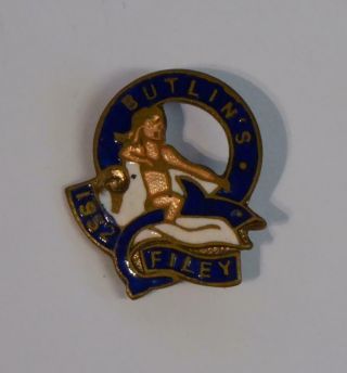 Vintage Enamel Butlins Pin Badge - Filey 1952