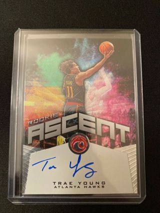 2018 - 19 Chronicles Trae Young Hawks Rookie Ascent On Card Auto 35/99