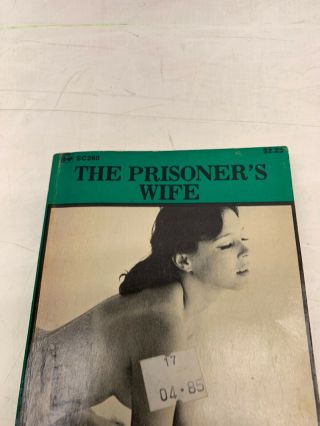 Risqué Vintage Book The Prisoner ' s Wife By Suzi Thomas Sex Stories Novel 2