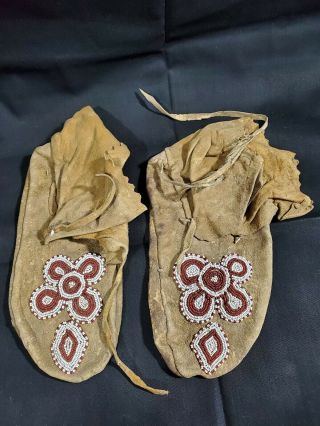 Antique Native American Indian Handmade Beaded Moccasins Leather Sinew