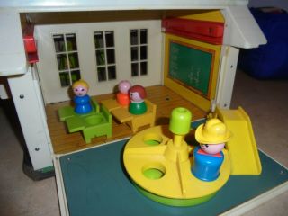 Vintage Fisher Price 1971 Little People School House With Some Accessories - Good