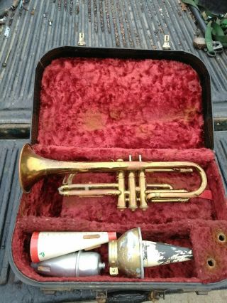 Vintage Windsor Cornet With Case Serial Number R 5812 Vintage Brass Instrument