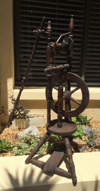 Antique Spinning Wheel / Walnut / 33” High