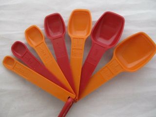 Vintage Tupperware Measuring Spoons Multi - Color Red Orange Complete Set Of 7