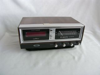 Vintage Zenith Model H472w Solid State Circle Of Sound Am Fm Alarm Clock Radio