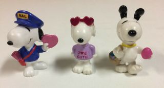 3 Vintage Peanuts Snoopy Pvc Figures 2 1/2 " Tall Mailman Easter Bunny Valentine