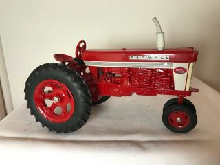 Vintage Eska Farmall 560 Fast Hitch Toy Tractor 1/16 Scale Very Sharp
