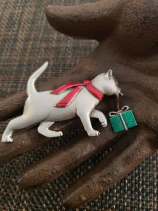 Vintage Jj Signed Red And Green Enamel Kitty Cat Brooch Christmas Cat Estate