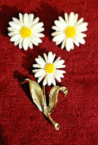 Vintage Sarah Coventry White Daisy Brooch & Clip Earrings Set