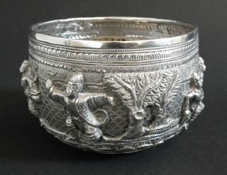 FINE QUALITY 19TH CENTURY INDIAN / BURMESE SOLID SILVER BOWL - 254 GRAMS 3