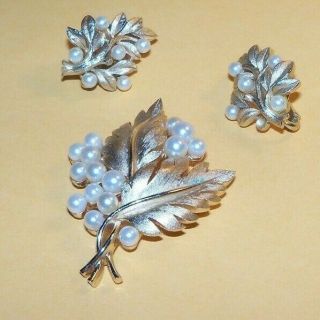Vintage crown Trifari brooch clip earrings Gold Tone Leaf Brushed Faux Pearl 2 2