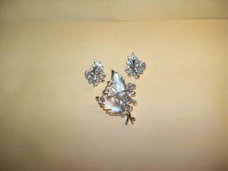 Vintage crown Trifari brooch clip earrings Gold Tone Leaf Brushed Faux Pearl 2 3