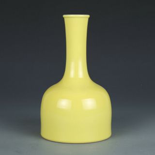 Fine Chinese Antique Yellow Glazed Porcelain Porcelain Vase