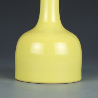 Fine Chinese Antique Yellow Glazed Porcelain Porcelain Vase 3