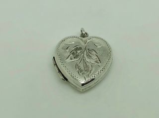 Gorgeous Vintage Sterling Silver Engraved Leaf Foliage Heart Locket Pendant