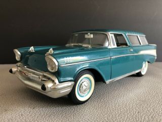 Vintage Diecast - - 1957 Chevy Nomad Wagon - - 1/18 Scale - - 11 1/2 " Long - - By Classics