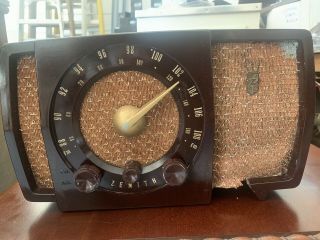 Vintage Zenith Triumph Tube Radio Early 1950’s Table Top