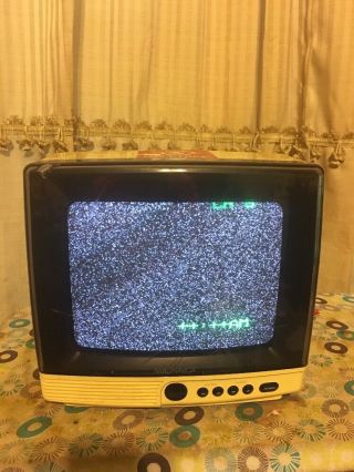 Vintage 1995 Magnavox Rd0946 T102 9 " Crt Retro Color Tv No Remote