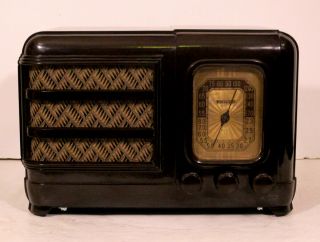 Old Antique Bakelite Philco Vintage Tube Radio - Restored Deco Table Top