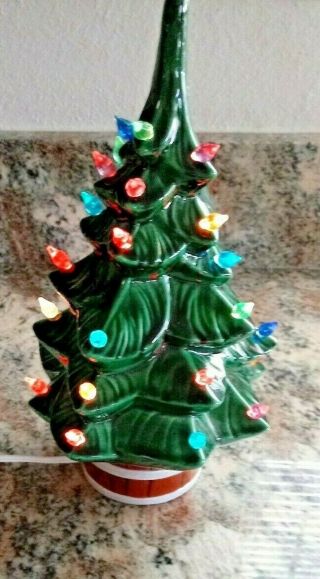 Vtg Lighted Ceramic Christmas Tree 11” Tall W/lights Barrel Look Base