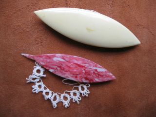 2 Vintage Celluloid Tatting Lacemaking Shuttles,  Larger Cream & A Red/cream.  Vg