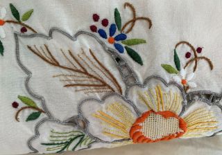 Vintage Embroidered Tablecloth W/5 Napkins - Scalloped Edge: 65 " X 46 " - W/stains