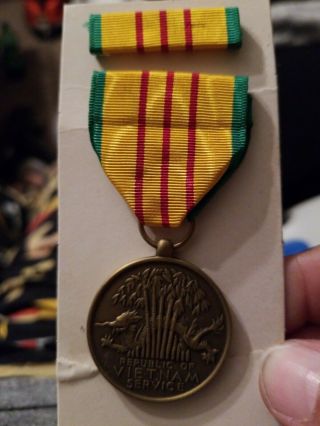 Vintage Republic Of Vietnam Service Medal & Ribbon United States Of America