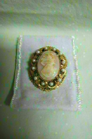 Vintage Florenza Gold Tone Cameo With Pearls Around The Edge