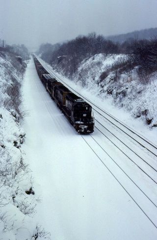 Penn Central Pc Sd40 6273 Winter Snow Action @ Irwin Pa In 1977 Slide