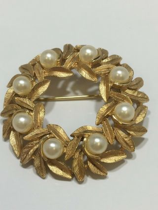 Vintage Signed Avon Faux Pearl Gold Tone Figural Leaf Wreath Holiday Pin Brooch
