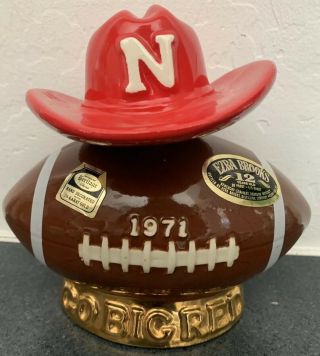 Vintage 1971 Nebraska Cornhuskers Ezra Brooks Whiskey Decanter - Football W/ Hat