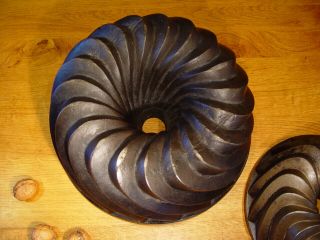 cast iron bundt cake pan,  cast iron cake pan,  antique,  swirl,  huge and small 2