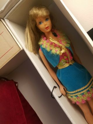 Vintage 60s Barbie With Accessories And Case