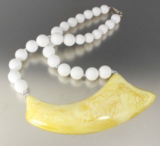 Vintage 60’s Yellow & White Plastic Lucite Bead Chunky Pendant Bib Necklace