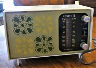 Vintage 1960s Flower Power Zenith Radio Model E 412w -