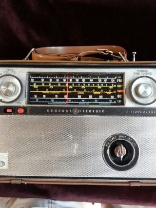 Vintage G E Portable Radio Model 990 A